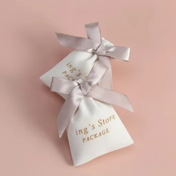 100шт Бижута Кадифена торбичка С панделка Подаръчни торбички за Опаковане на сватбени бонбони Коледна украса Индивидуален лого