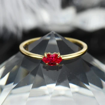 Оригинален дизайн S925 сребро, рубинено-червена форма на устните, позлатените пръстен, открывающееся за посещение на банкет, сватба луксозни орнаменти