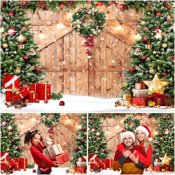 Зимните Коледни фонове, за снимки Червена Коледна елха Кафяв Декор с дървени врати, Детски подпори за фотосесия на Фона на студийната кабина